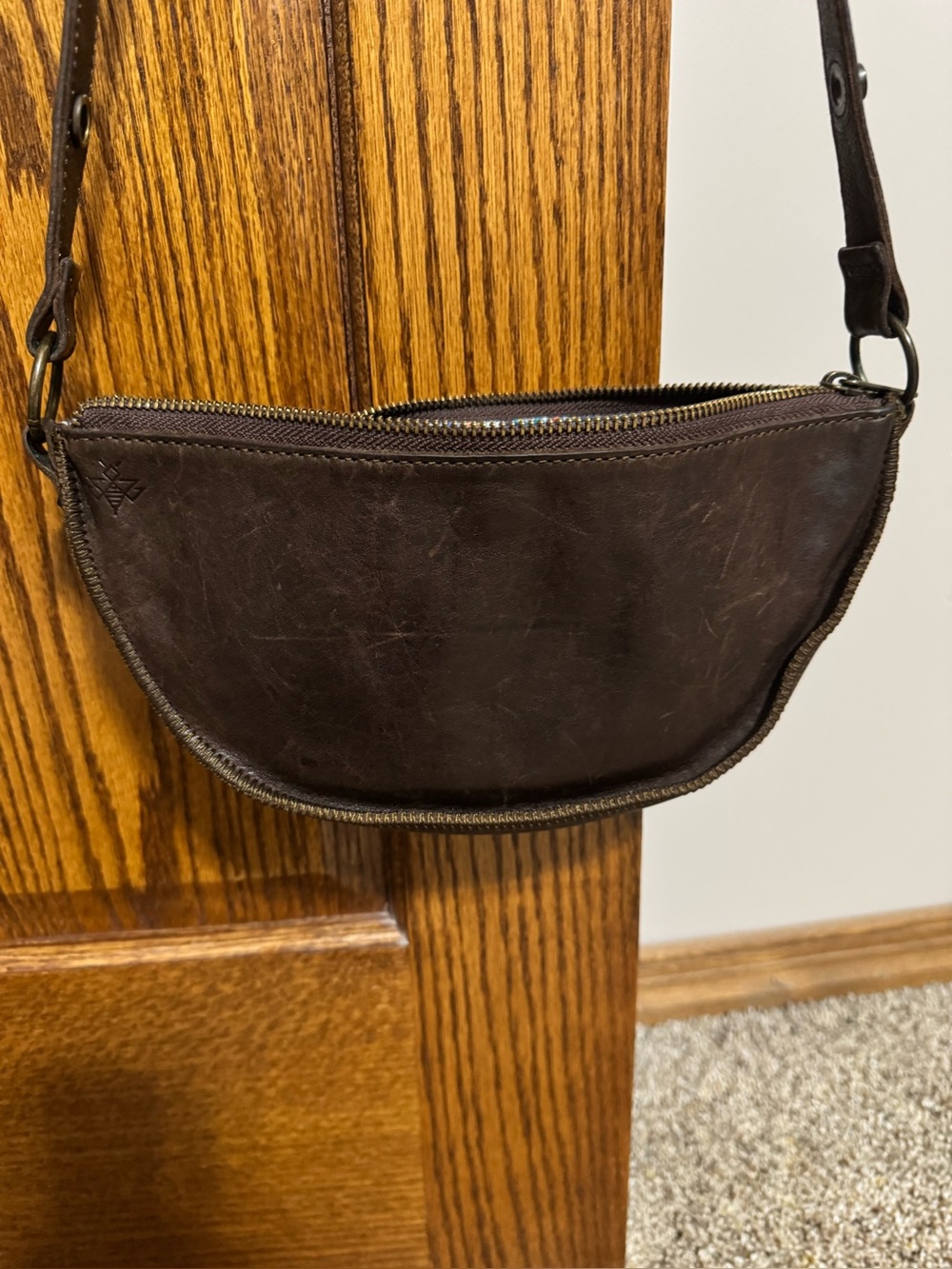 Espresso Lyons Leather Bee crossbody belt bag - Picture 3 of 3